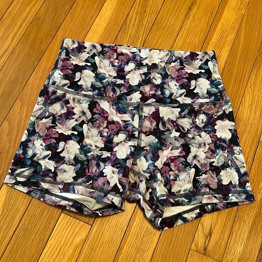 Align shorts. Lululemon. Floral.